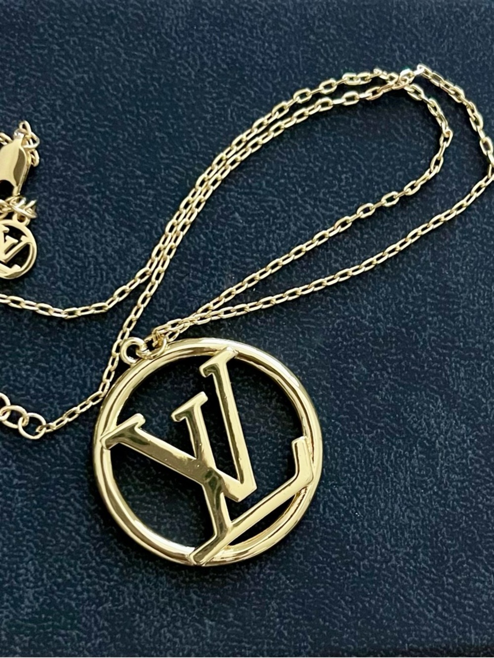 LV Round Pendant Necklace - Picture 2 of 3